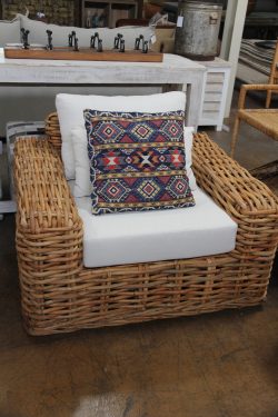 Kretas armchair