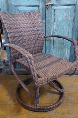 Valencia swivel chair