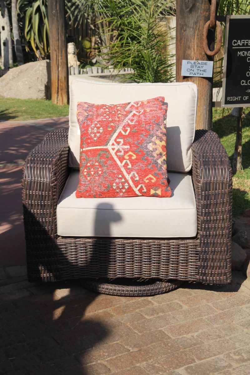 Valencia swivel chair