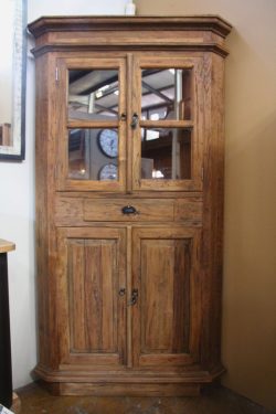 Corner cabinet