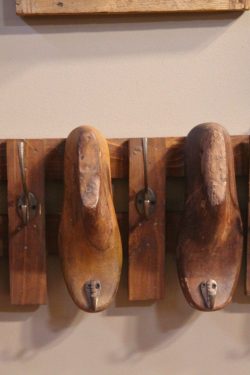 Wooden four shoe mould hanger