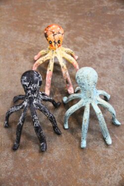 Cast iron octopus small