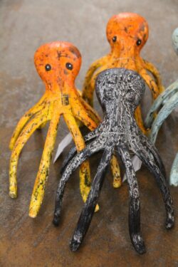 Cast iron octopus medium