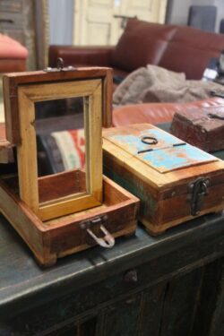 Wooden shaving box