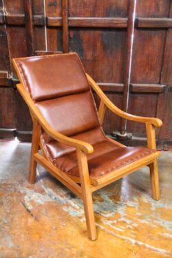 NAMO LOUNGE CHAIR